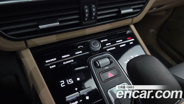 Porsche Cayenne 2023 — photo 29
