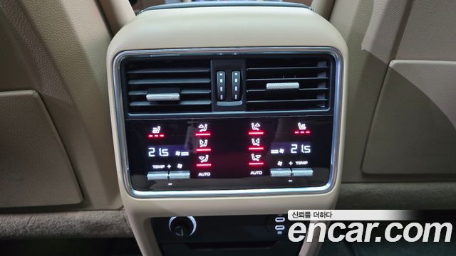 Porsche Cayenne 2023 — photo 31
