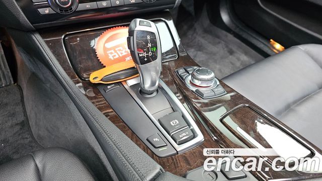 BMW 5-Series 2011 — photo 9