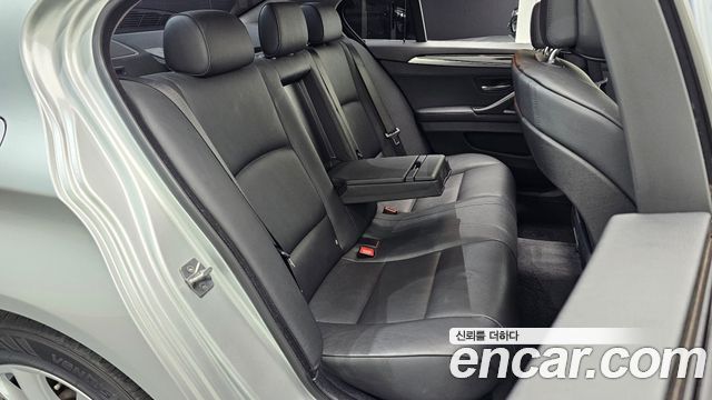 BMW 5-Series 2011 — photo 11