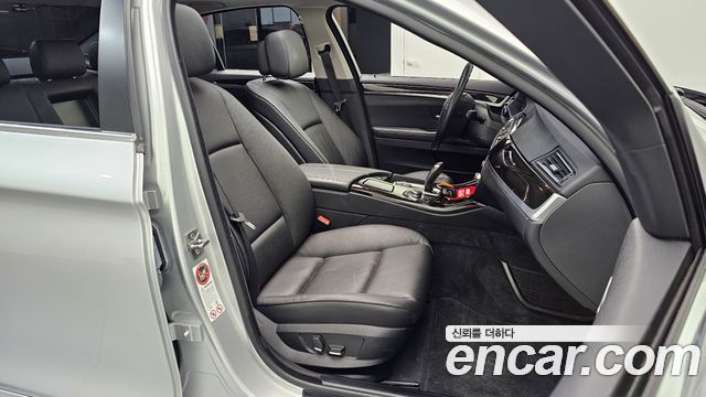 BMW 5-Series 2011 — photo 12