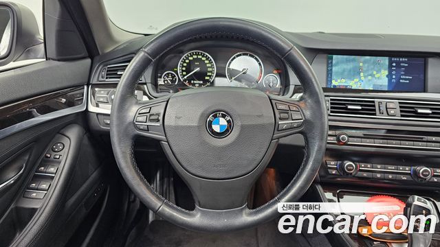 BMW 5-Series 2011 — photo 13