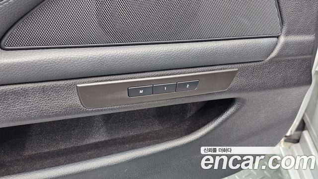 BMW 5-Series 2011 — photo 16