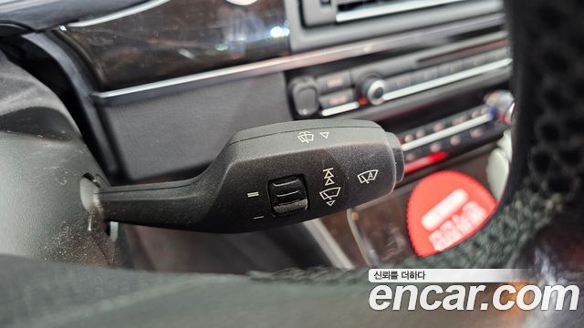 BMW 5-Series 2011 — photo 17