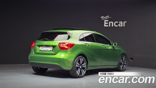 Mercedes-Benz A-Class 2017 — photo 2