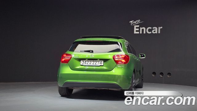 Mercedes-Benz A-Class 2017 — photo 4