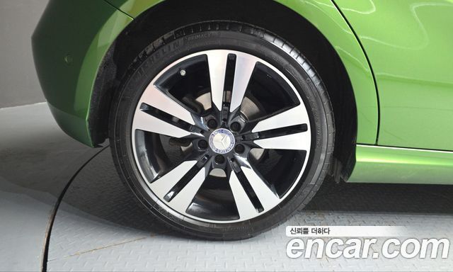 Mercedes-Benz A-Class 2017 — photo 5