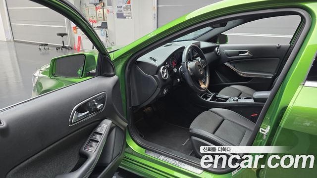 Mercedes-Benz A-Class 2017 — photo 10