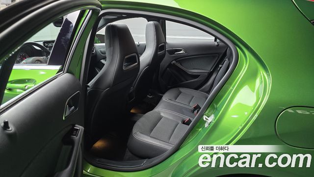 Mercedes-Benz A-Class 2017 — photo 11