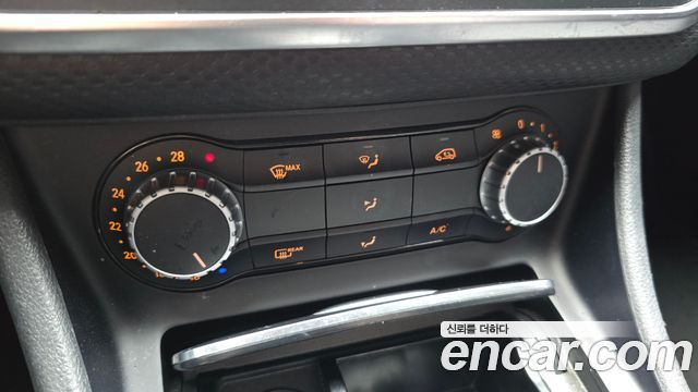 Mercedes-Benz A-Class 2017 — photo 12