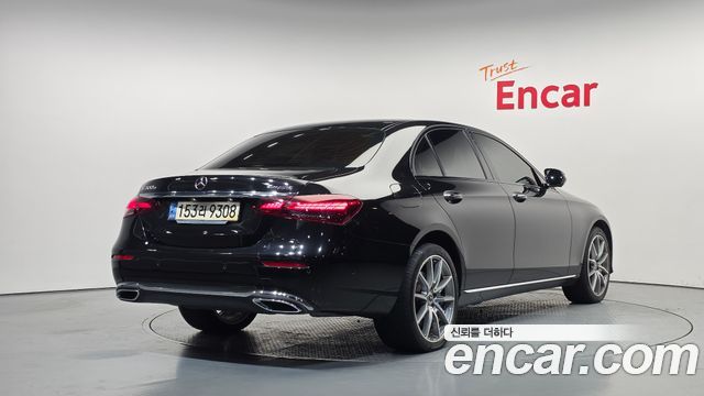 Mercedes-Benz E-Class 2022 — photo 2