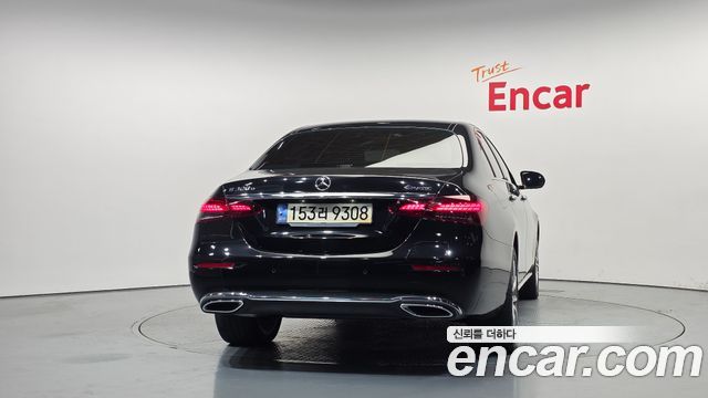 Mercedes-Benz E-Class 2022 — photo 4