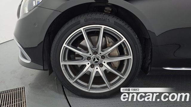 Mercedes-Benz E-Class 2022 — photo 5