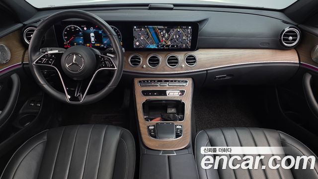 Mercedes-Benz E-Class 2022 — photo 10