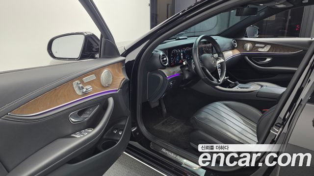 Mercedes-Benz E-Class 2022 — photo 13