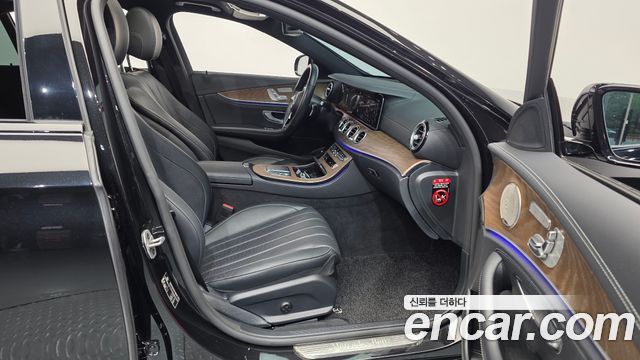 Mercedes-Benz E-Class 2022 — photo 17