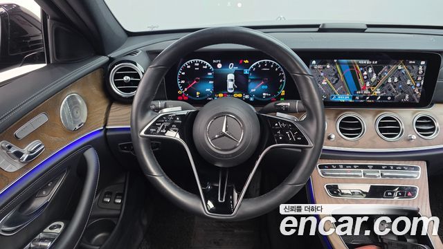 Mercedes-Benz E-Class 2022 — photo 19