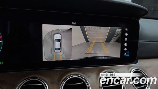 Mercedes-Benz E-Class 2022 — photo 21