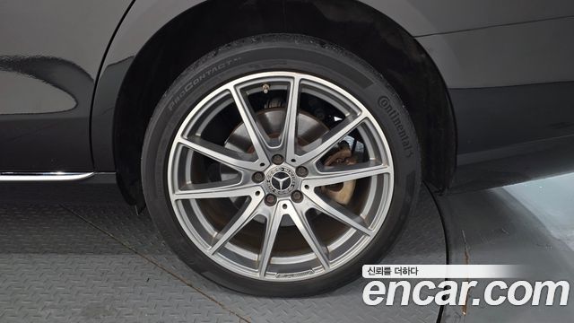 Mercedes-Benz E-Class 2022 — photo 7