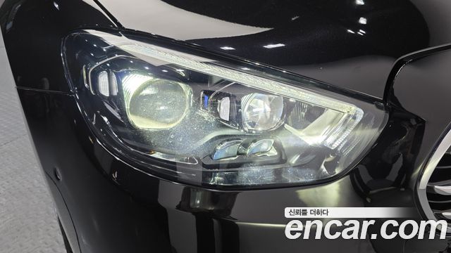 Mercedes-Benz E-Class 2022 — photo 8