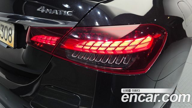 Mercedes-Benz E-Class 2022 — photo 9