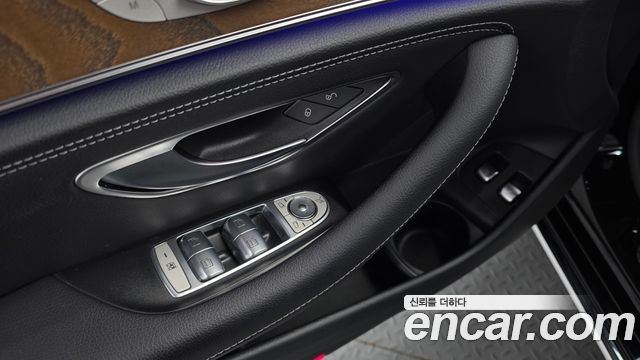 Mercedes-Benz E-Class 2022 — photo 27