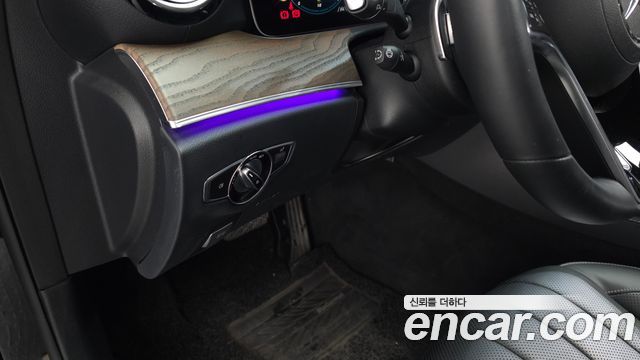 Mercedes-Benz E-Class 2022 — photo 28