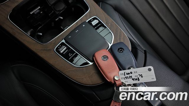 Mercedes-Benz E-Class 2022 — photo 30