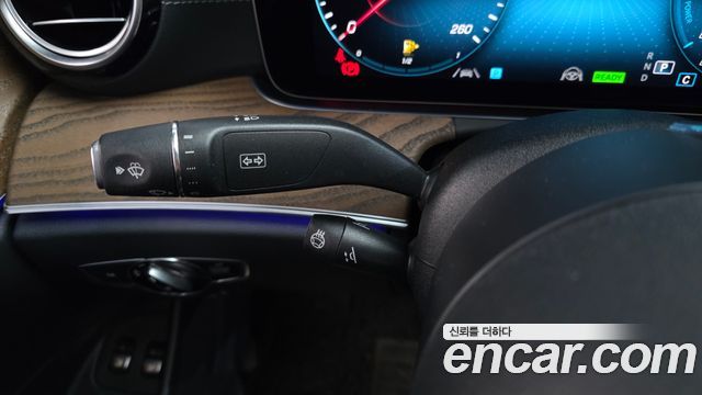 Mercedes-Benz E-Class 2022 — photo 32