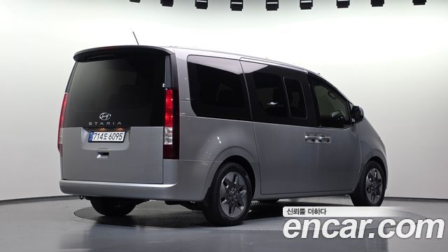 Hyundai Staria 2023 — photo 2