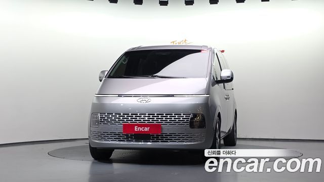 Hyundai Staria 2023 — photo 3