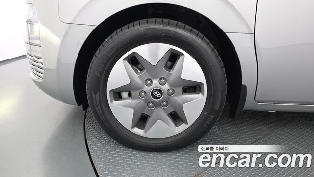 Hyundai Staria 2023 — photo 5