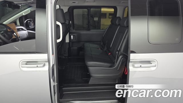 Hyundai Staria 2023 — photo 16