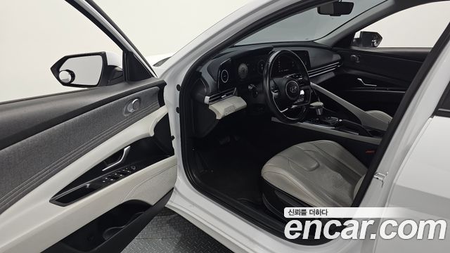 Hyundai AVANTE 2021 — photo 17