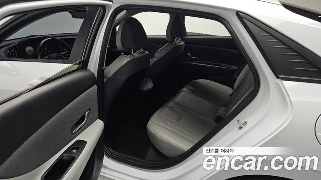 Hyundai AVANTE 2021 — photo 18