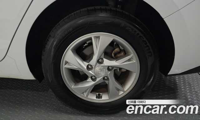 Hyundai AVANTE 2021 — photo 7