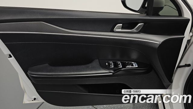 Kia K5 2023 — photo 14