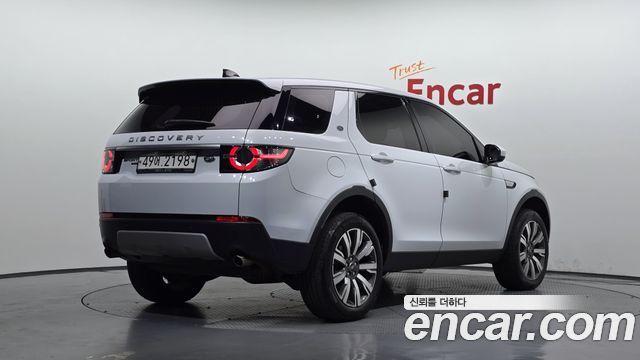 Land Rover Discovery Sport 2017 — photo 2