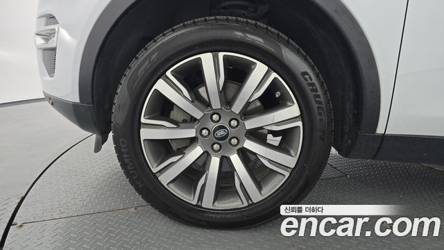Land Rover Discovery Sport 2017 — photo 5