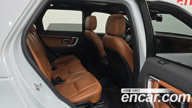 Land Rover Discovery Sport 2017 — photo 11