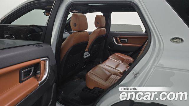 Land Rover Discovery Sport 2017 — photo 12