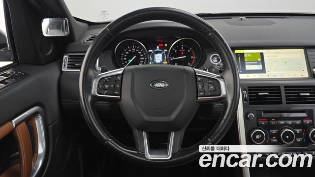 Land Rover Discovery Sport 2017 — photo 16