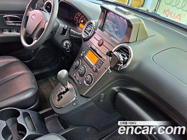 Kia Carens 2011 — photo 11