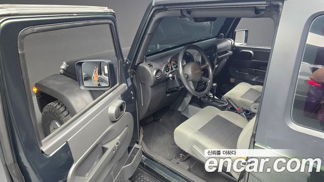Jeep Wrangler 2010 — photo 11