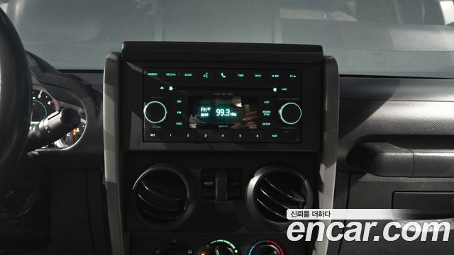 Jeep Wrangler 2010 — photo 15