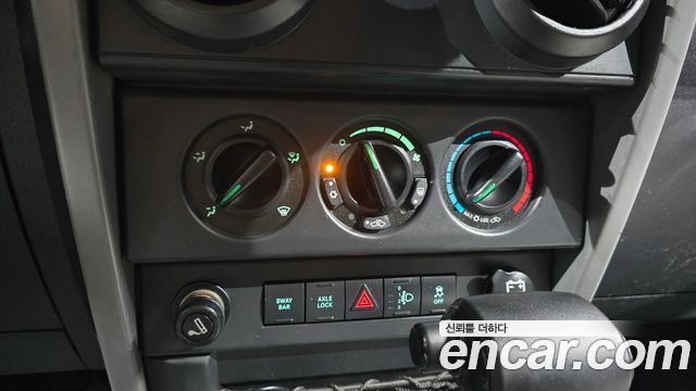 Jeep Wrangler 2010 — photo 16