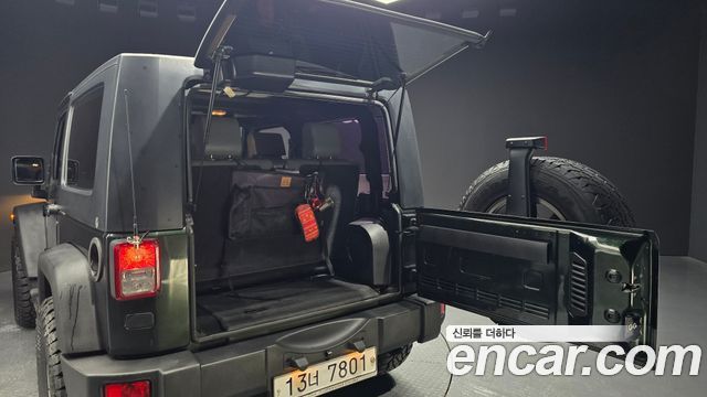 Jeep Wrangler 2010 — photo 18