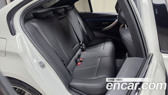 BMW 3-Series 2018 — photo 18