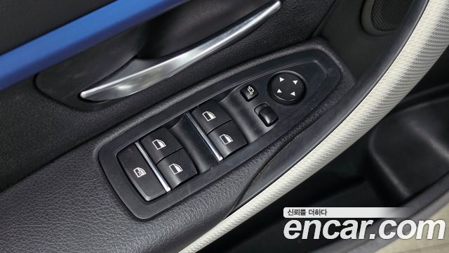 BMW 3-Series 2018 — photo 26