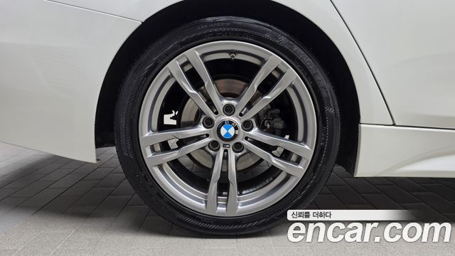 BMW 3-Series 2018 — photo 7